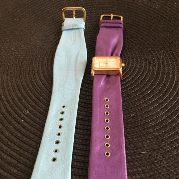 Fun Fashion Quartz Gold Tone Watch with 2 Interchangeable Genuine Leather Bands. - Picture 2 of 2